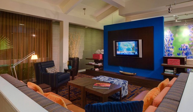 2 Pet-Friendly Units w/Pool Access Near Famous Art Car Museum in Houston