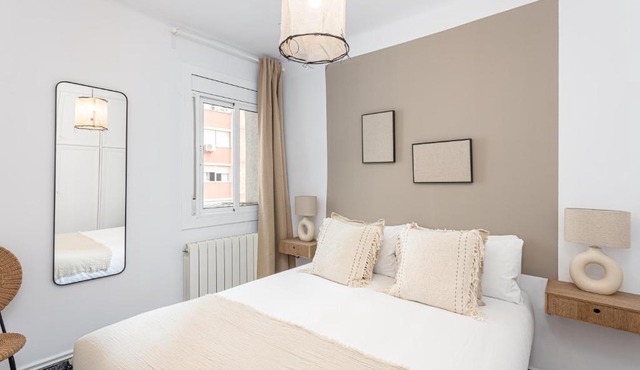 3 Bdr Apt In Cornella 5 Mins Form The Metro