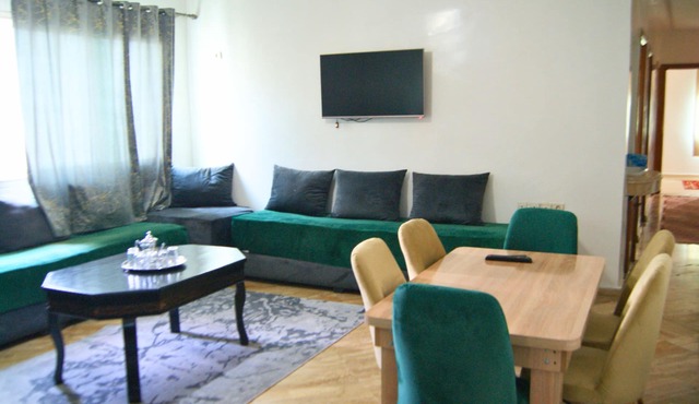 3 Bed Rooms Apartment - 1 min of the CityCenter - Omar Residency by ZenStay