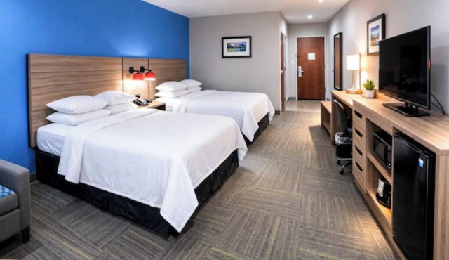 3 Family-Friendly Rooms Near Lydia Ann Lighthouse - 2 miles | Free Parking in Port Aransas