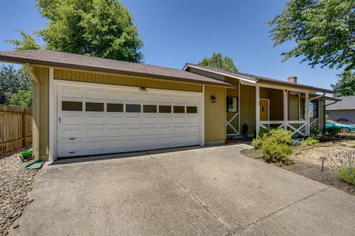 3 Mi Dtwn! Eugene Family Retreat w/Yard & Patio in Eugene