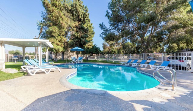 3 Units | Kitchen | Pool | Free Parking | Desert Gateway in Indio