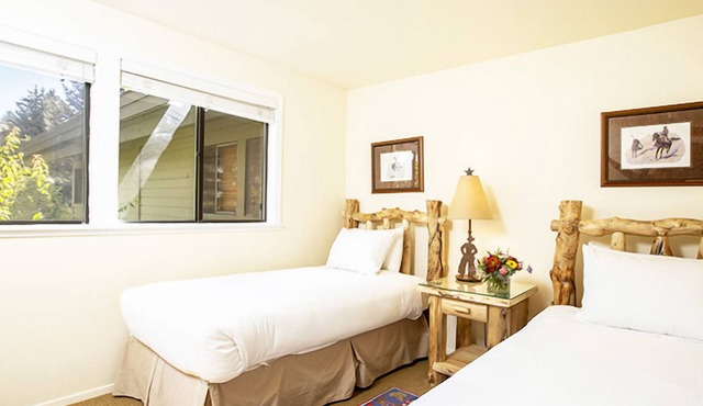 4 Bed Village Condo w/Mountain Views, Full Kitchen & Steps from Shops & Trails in Sun Valley