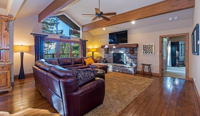 4BR Incline Village Lake View, Hot Tub & Pool Table in Incline Village