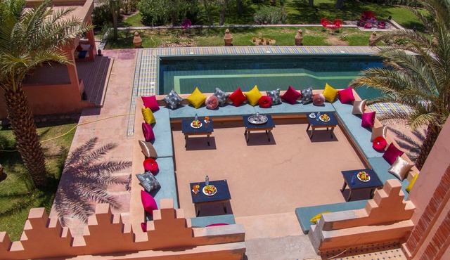 600-square-meter villa with a pool in a quiet location.