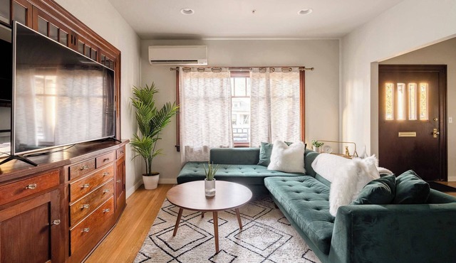 8BR/5BA Compound | 3 Kitchens | Sleeps 16 in Portland