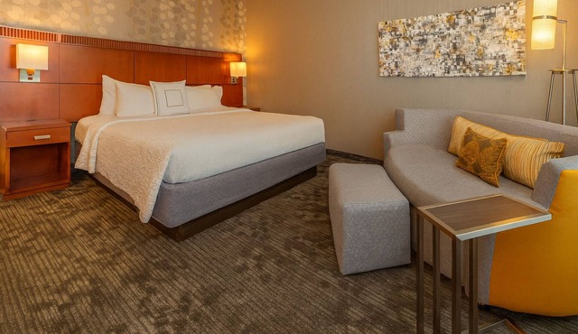 A Place You'll Surely Enjoy! TWO Comfortable Units, Pet-friendly, Indoor Pool! in Newark