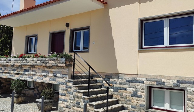 A sunny house with a large terrace and sea views!