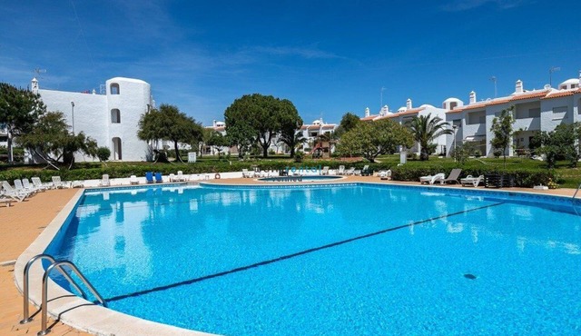 A vacation not to be missed with an adult pool/a children's pool, close to the beach