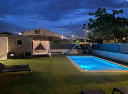 Acogedora casa con piscina cerca de la playa