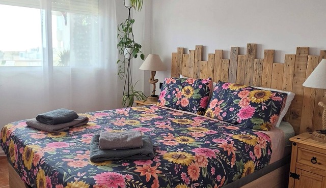 Adapted for people with disabilities, for remote work. Ideal for families. in Los Nietos
