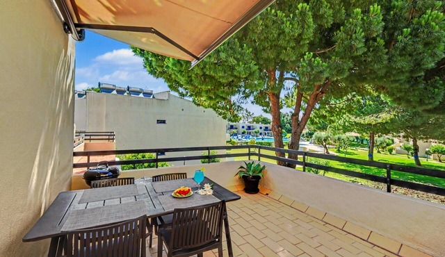 Apartment 'Hakuna Matata House' with Shared Pool, Wi-Fi and Air Conditioning
