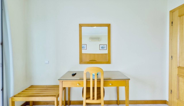 Apartment 'T1 Vista Mar' with Sea View, Wi-Fi and Air Conditioning in Portimão