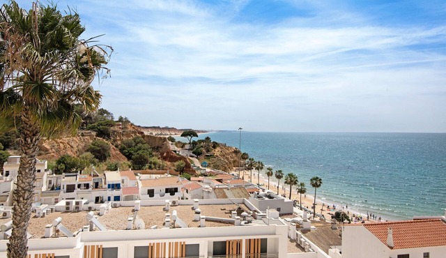 Apartment 'T3 Duplex Albufeira' near the Beach with Sea View, Private Terrace and Wi-Fi