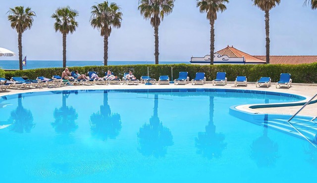 Apartment w/Pool in Praia do Vau
