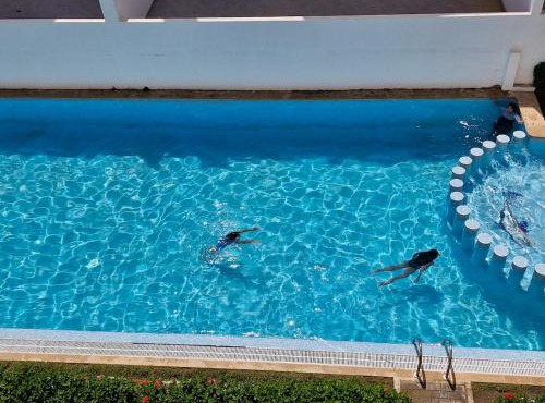 Appart lumineux avec piscine privée avec mer à 200m