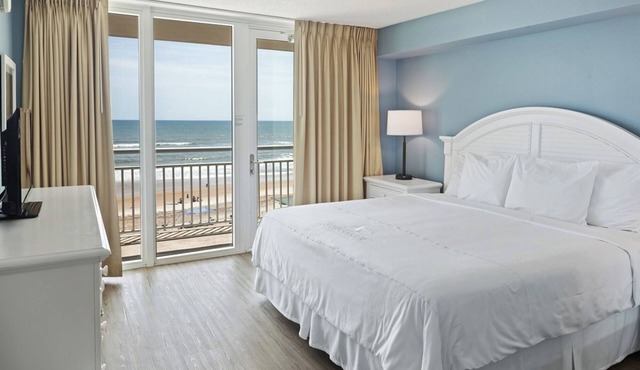Atlantic View 1BR w/Kitchen, Pool, and Easy Access to Sun, Sand, and Dining in Ormond Beach
