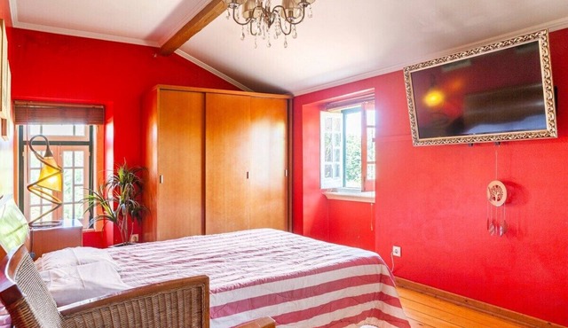 B&B Red Room Modern Style