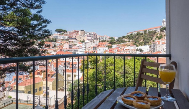 Balcony & Dream View 3BR Historic District Apartment by Rent4Rest
