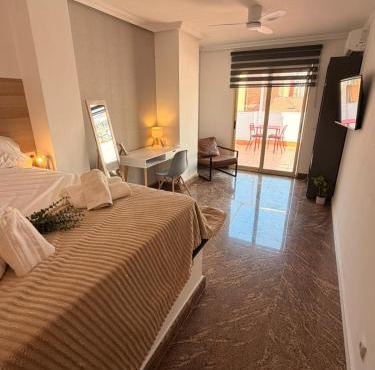 Balcony room with AC near Alicante center in Alicante