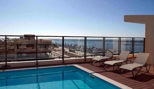 Beach Getaway in Olhão! Swimming Pool, Free Public Parking, Pets are Welcome!