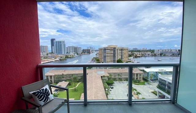 Beach Studio Apmt 2 Full Beds in Hallandale Beach