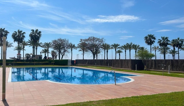 Beachfront Apartment W/Pool and Parking