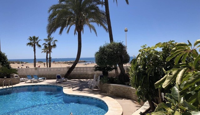 Beachfront Apartment with Sea Views, Pool, Garden & Wi-Fi