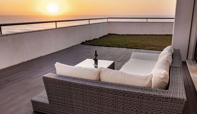 Beachfront home with spectacular views, Santa Cruz
