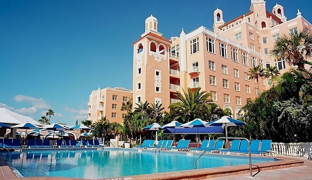 Beachfront Property w/Amazing View! Gorgeous Room w/King Bed, Outdoor Pool in St. Pete Beach