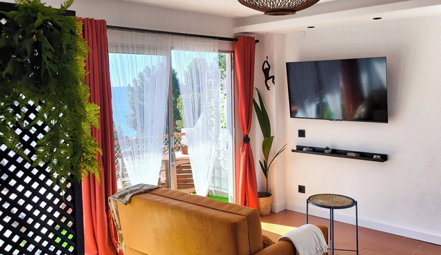 Beachfront: Studio with Private Balcony in Miami Platja