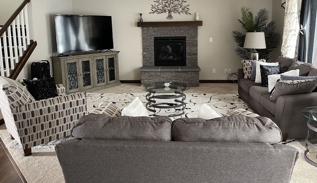 Beautiful 4 Bedroom home w/ Dining Room & big yard in Marysville