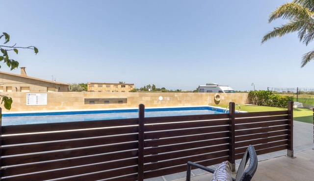 Beautiful apartment for 6 people with WIFI, A/C, pool, TV, terrace and pets allowed