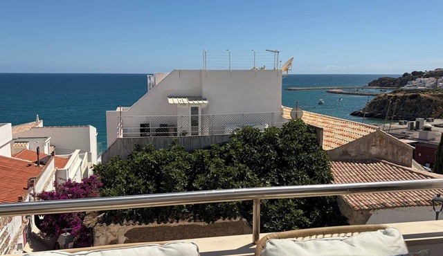 Beautiful charming flat, beautiful terrace facing the sea. Exceptional location