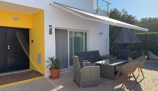 Beautiful, spacious villa with private pool located in the village of Burgau.