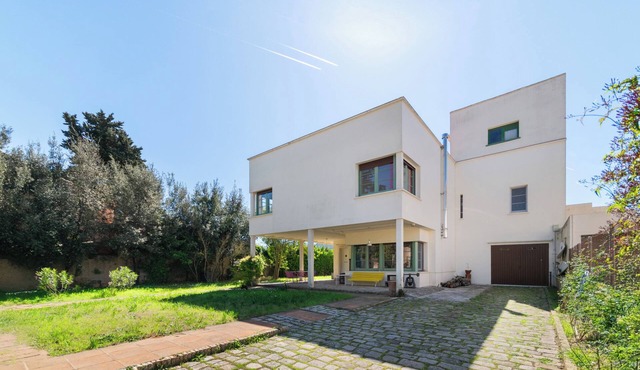 Begues: diseño, luz y jardín