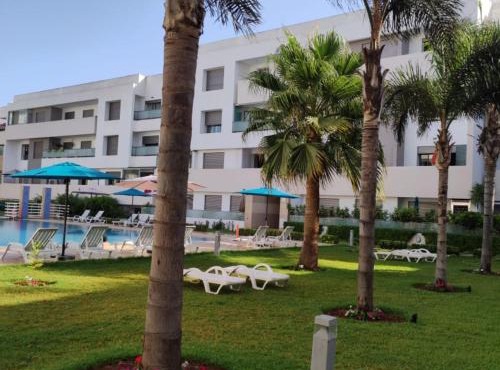 Bel Appartement Élégant en Résidence privée avec vue Piscine Plages mimosa Sablettes A Proximité