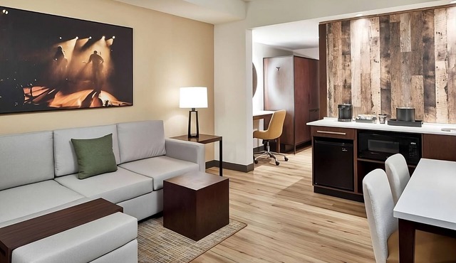 Best Place to Unwind! Pets Allowed, Kitchenette, Indoor Pool! in Nashville