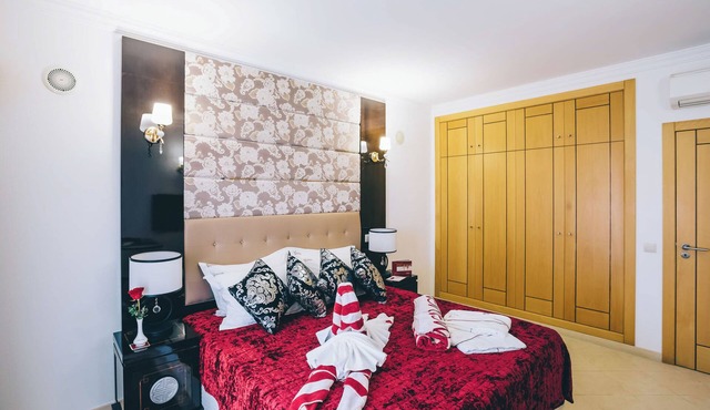Blissful Getaway! Kitchenette & Balcony, Free Parking, 2 Swimming Pools! in Albufeira