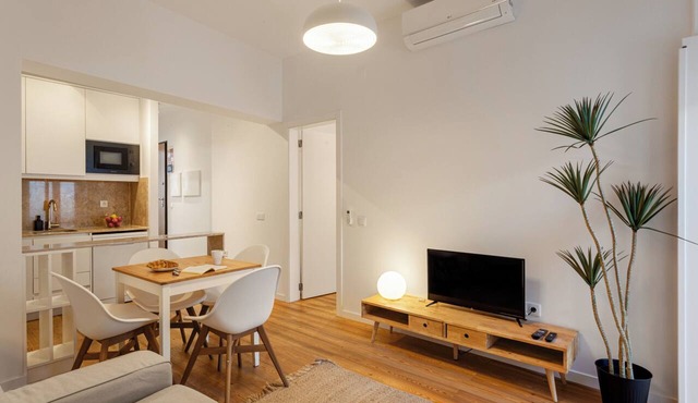 Bright 2BR w/Private Terrace | Alcântara