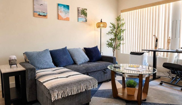Bright & Stylish Condo in Downtown Long Beach in Long Beach