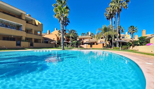 Bungalow w/private roof terrace and patio, free wifi, communal pool in Mar de Cristal