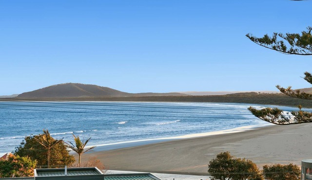 Carmelone a beautifully appointment holiday retreat in picturesque Gerroa on the South Coast of NSW. in Gerroa