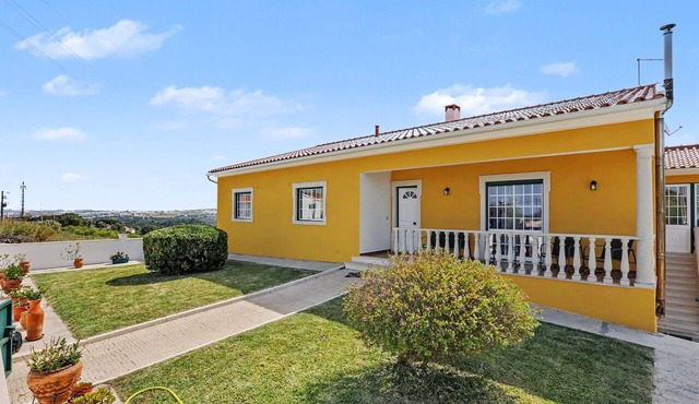 Casa Avó Judite with Castle View in Óbidos in Óbidos