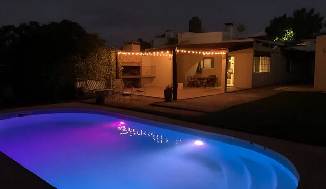 Casa con piscina para 8 personas. in Mercedes