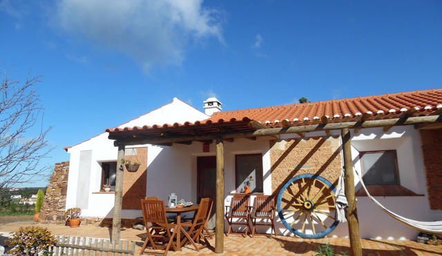 Casa do Sobreiro-Cosy Country Houses- with swimming pool and tennis table