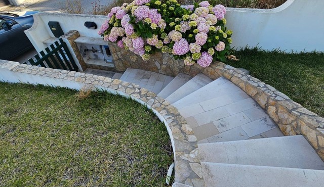 Casa Lu 153289/AL Salir do Porto 4-bedroom villa 10 minutes' walk from the beach in Salir do Porto