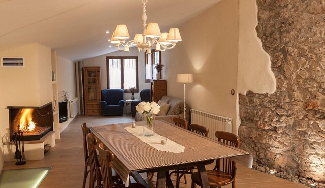 Casa rural 'Cal Martí' en Farena, Montañas de Prades, hasta 8 personas in Farena