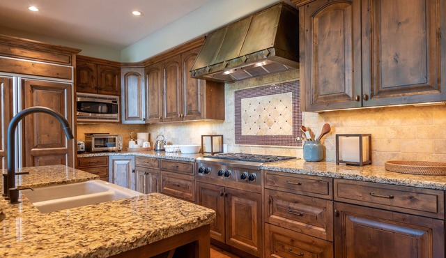 Central Park Townhome 142B- Luxury Tri-Level Close to Bike Path & MTN. Hiking in Ketchum