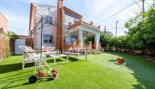 Chalet '50 M to the Beach' with Private Terrace, Wi-Fi and Air Conditioning